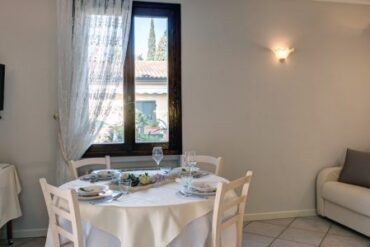 Appartamenti-by-Ristorante-Arcimboldo-Sirmione-Lago-di-Garda-6-560x300_c-560x300_c